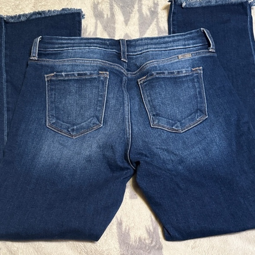 A46. Kansan women’s Dark Blue Straight Leg Jeans with frayed hem size 29